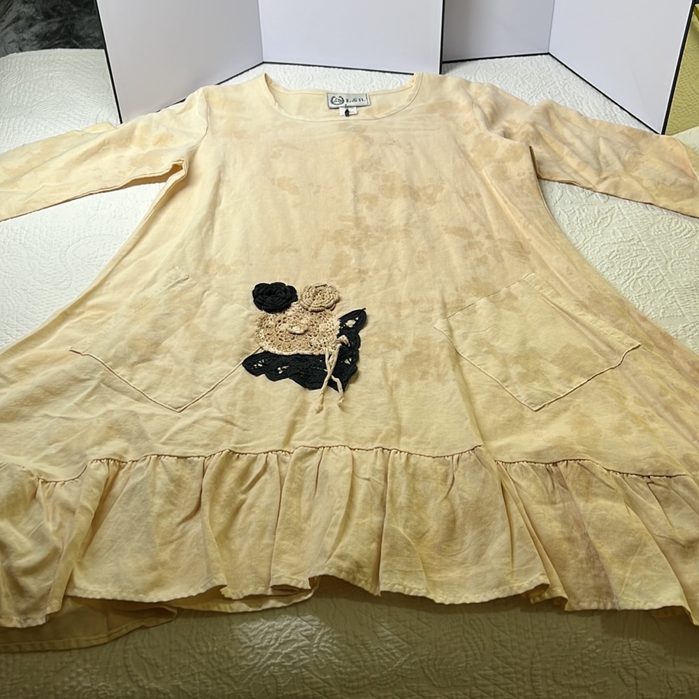 ⭐️L&B Lucky & Blessed nwt tea dyed crochet flower asymmetrical hem dress M - Picture 4 of 14